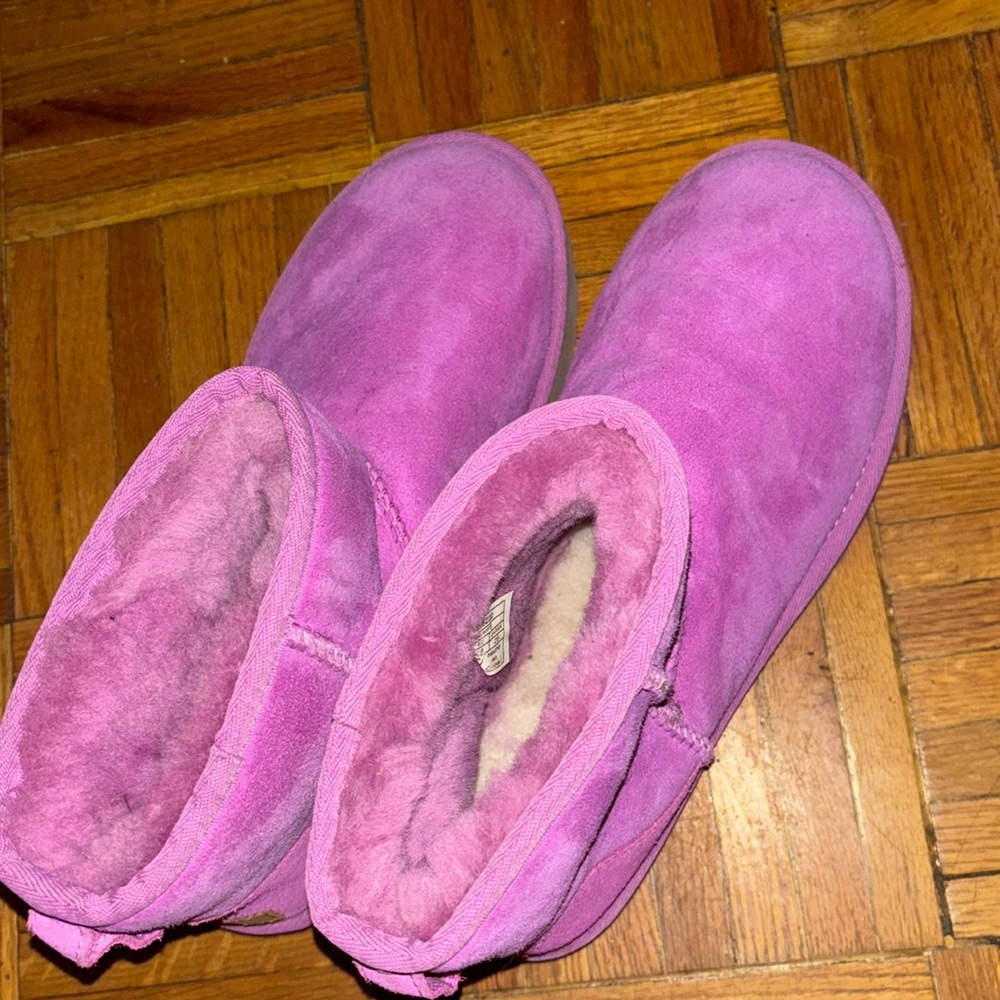 Pink Ugg mini size 8